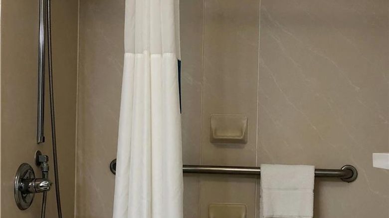 <b>Hampton Inn Spring Hill Room</b>. Images powered by <a href="https://iceportal.shijigroup.com/" title="IcePortal" target="_blank">IcePortal</a>.