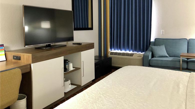 <b>Hampton Inn Spring Hill Room</b>. Images powered by <a href="https://iceportal.shijigroup.com/" title="IcePortal" target="_blank">IcePortal</a>.