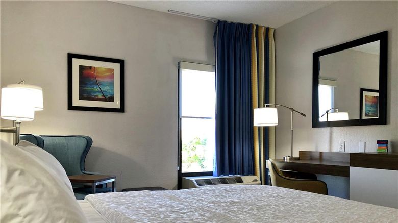 <b>Hampton Inn Spring Hill Room</b>. Images powered by <a href="https://iceportal.shijigroup.com/" title="IcePortal" target="_blank">IcePortal</a>.