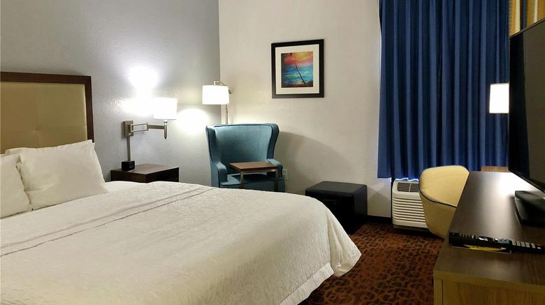 <b>Hampton Inn Spring Hill Room</b>. Images powered by <a href="https://iceportal.shijigroup.com/" title="IcePortal" target="_blank">IcePortal</a>.
