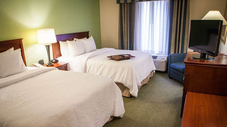 <b>Hampton Inn & Suites Springfield Room</b>. Images powered by <a href="https://iceportal.shijigroup.com/" title="IcePortal" target="_blank">IcePortal</a>.
