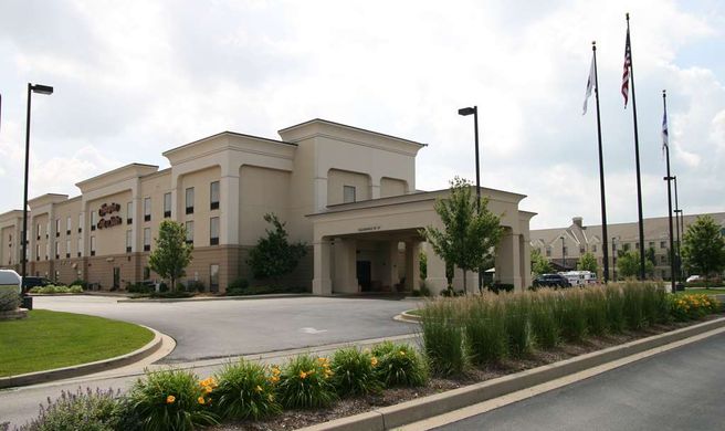 Hampton Inn & Suites Springfield Exterior