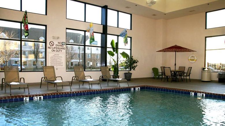 <b>Hampton Inn & Suites Springfield Pool</b>. Images powered by <a href="https://iceportal.shijigroup.com/" title="IcePortal" target="_blank">IcePortal</a>.