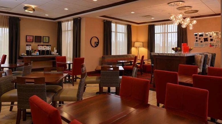 <b>Hampton Inn Lincoln Lobby</b>. Images powered by <a href="https://iceportal.shijigroup.com/" title="IcePortal" target="_blank">IcePortal</a>.