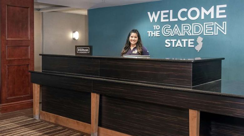 <b>Hampton Inn South Plainfield-Piscataway Lobby</b>. Images powered by <a href="https://iceportal.shijigroup.com/" title="IcePortal" target="_blank">IcePortal</a>.