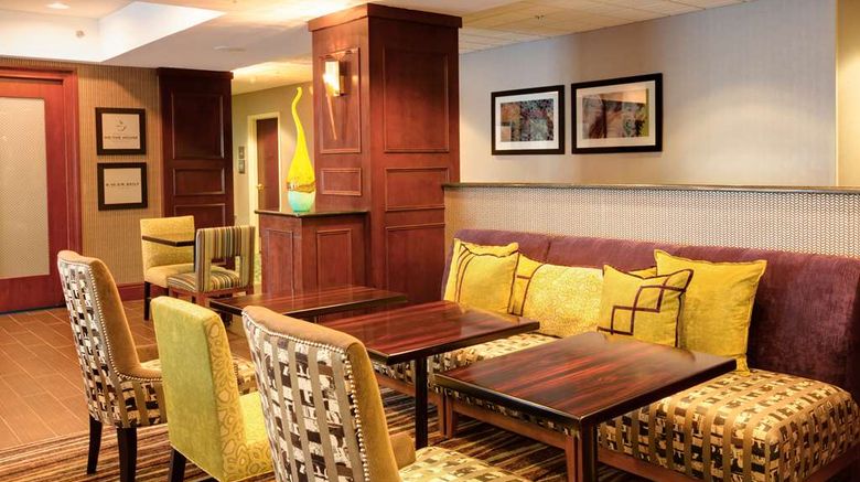 <b>Hampton Inn South Plainfield-Piscataway Lobby</b>. Images powered by <a href="https://iceportal.shijigroup.com/" title="IcePortal" target="_blank">IcePortal</a>.