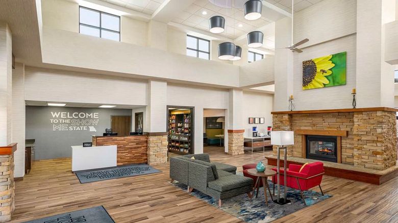 <b>Hampton Inns & Suites Springfield Lobby</b>. Images powered by <a href="https://iceportal.shijigroup.com/" title="IcePortal" target="_blank">IcePortal</a>.
