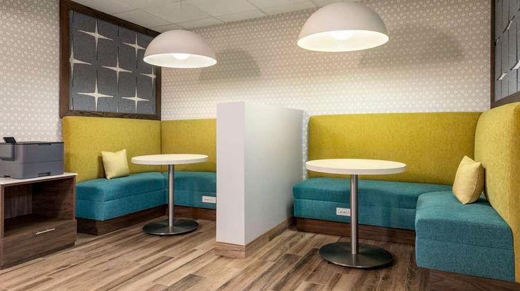 Hampton Inns & Suites Springfield Lobby