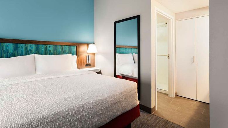 <b>Hampton Inns & Suites Springfield Room</b>. Images powered by <a href="https://iceportal.shijigroup.com/" title="IcePortal" target="_blank">IcePortal</a>.