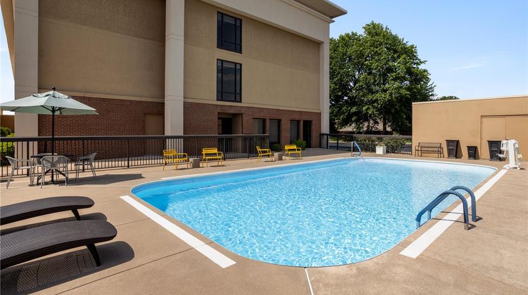 Hampton Inn Springfield South Pool