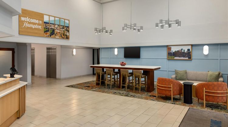 Hampton Inn Springfield South Lobby