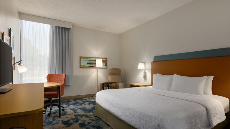 <b>Hampton Inn Springfield South Room</b>. Images powered by <a href="https://iceportal.shijigroup.com/" title="IcePortal" target="_blank">IcePortal</a>.