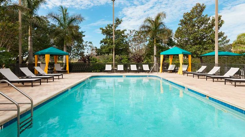 <b>Hampton Inn Ellenton/Bradenton Pool</b>. Images powered by <a href="https://iceportal.shijigroup.com/" title="IcePortal" target="_blank">IcePortal</a>.
