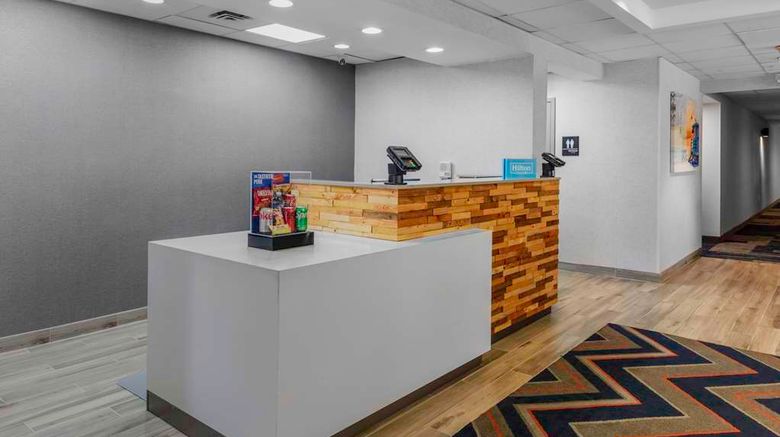 <b>Hampton Inn I-75 Bee Ridge Lobby</b>. Images powered by <a href="https://iceportal.shijigroup.com/" title="IcePortal" target="_blank">IcePortal</a>.
