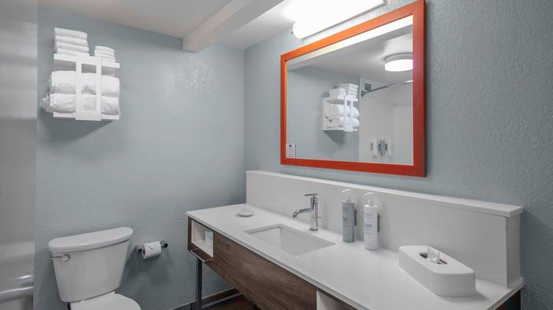 <b>Hampton Inn I-75 Bee Ridge Room</b>. Images powered by <a href="https://iceportal.shijigroup.com/" title="IcePortal" target="_blank">IcePortal</a>.