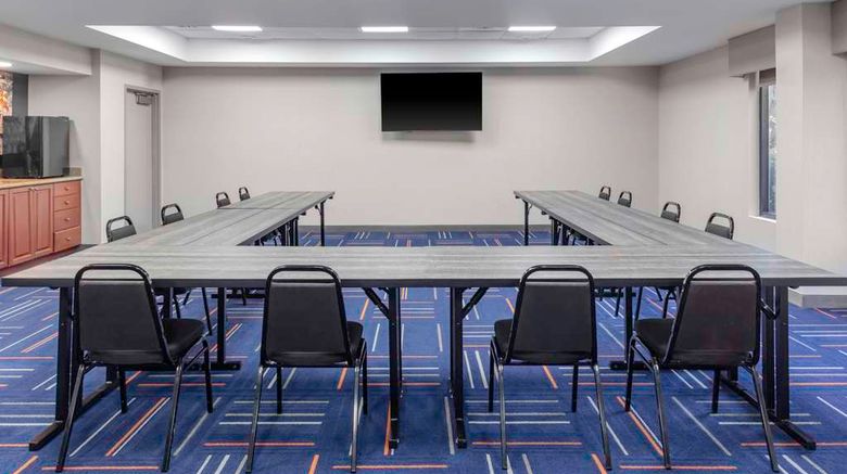 <b>Hampton Inn I-75 Bee Ridge Meeting</b>. Images powered by <a href="https://iceportal.shijigroup.com/" title="IcePortal" target="_blank">IcePortal</a>.