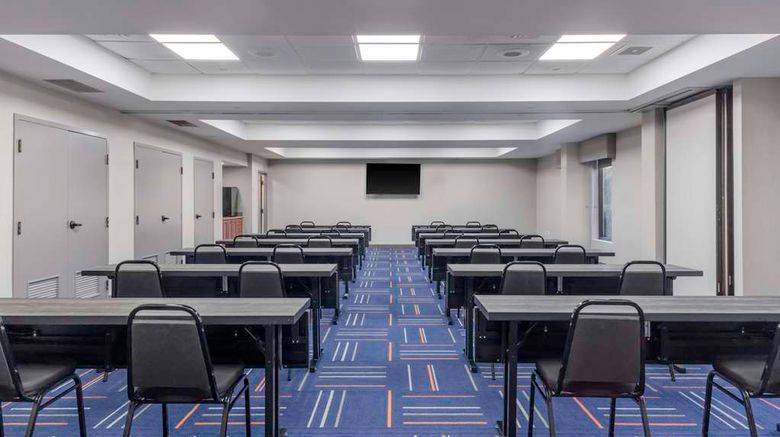 <b>Hampton Inn I-75 Bee Ridge Meeting</b>. Images powered by <a href="https://iceportal.shijigroup.com/" title="IcePortal" target="_blank">IcePortal</a>.