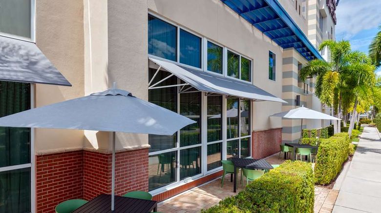 <b>Hampton Inn & Suites Sarasota/Lakewood Exterior</b>. Images powered by <a href="https://iceportal.shijigroup.com/" title="IcePortal" target="_blank">IcePortal</a>.