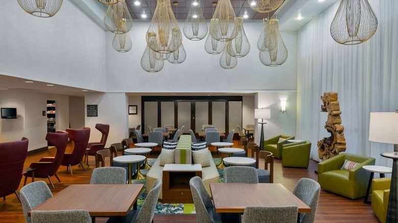 <b>Hampton Inn & Suites Sarasota/Lakewood Lobby</b>. Images powered by <a href="https://iceportal.shijigroup.com/" title="IcePortal" target="_blank">IcePortal</a>.