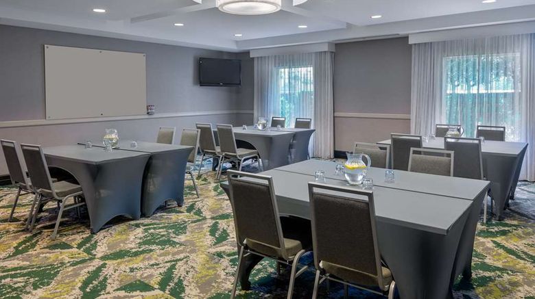 <b>Hampton Inn & Suites Sarasota/Lakewood Meeting</b>. Images powered by <a href="https://iceportal.shijigroup.com/" title="IcePortal" target="_blank">IcePortal</a>.