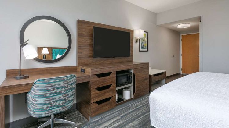 Hampton Inn Santa Cruz Room