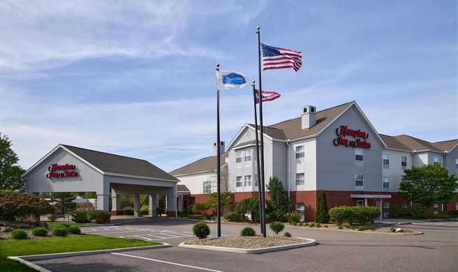Hampton Inn & Suites Cleveland Southeast Exterior