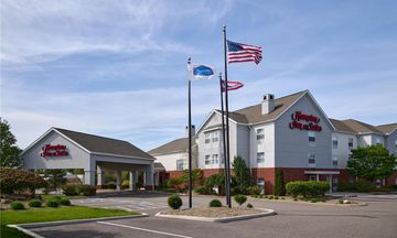 Hampton Inn & Suites Cleveland Southeast