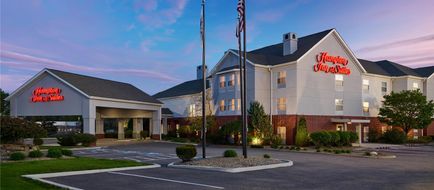 Hampton Inn & Suites Cleveland Southeast Exterior