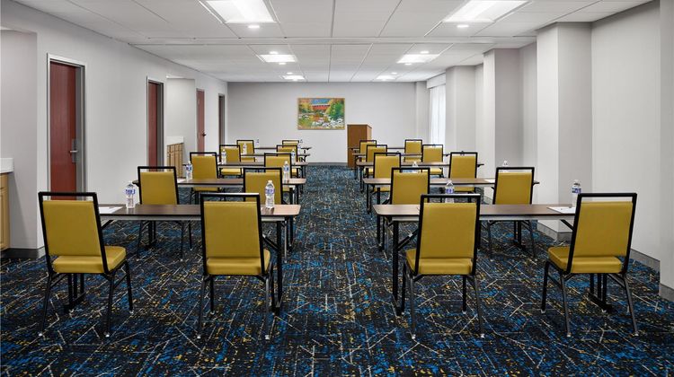 Hampton Inn & Suites Cleveland Southeast Meeting