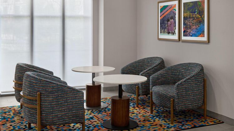 Hampton Inn & Suites Cleveland Southeast Lobby