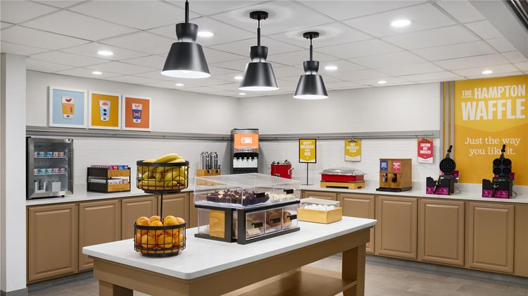 Hampton Inn & Suites Cleveland Southeast Restaurant