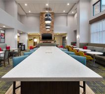 Hampton Inn & Suites St Cloud Lobby
