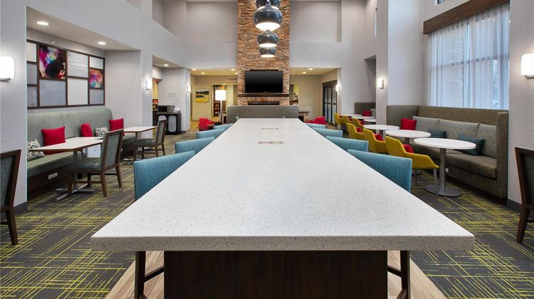 Hampton Inn & Suites St Cloud Lobby