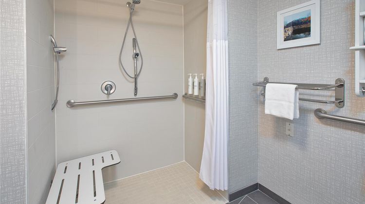Hampton Inn & Suites St Cloud Room