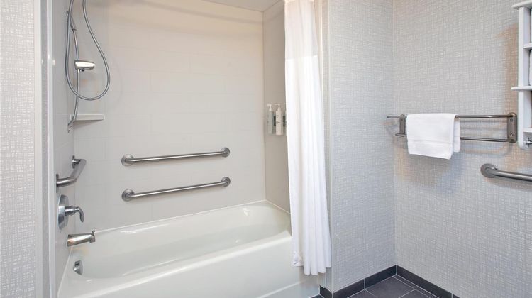 Hampton Inn & Suites St Cloud Room