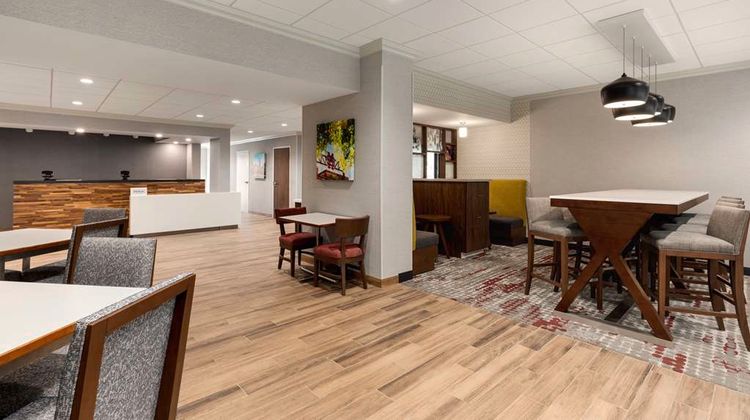 Hampton Inn Starkville Lobby