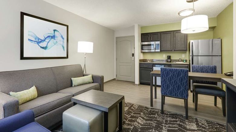 <b>Homewood Suites by Hilton Chesterfield Room</b>. Images powered by <a href="https://iceportal.shijigroup.com/" title="IcePortal" target="_blank">IcePortal</a>.