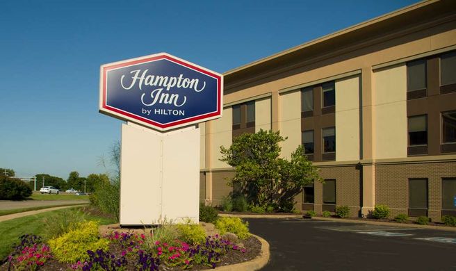 Hampton Inn St Louis Exterior