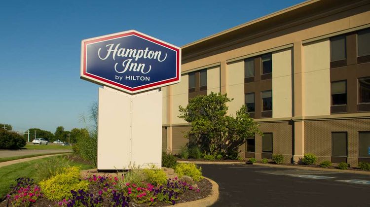 Hampton Inn St Louis Exterior