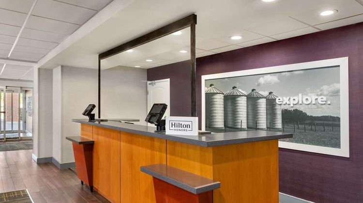 Hampton Inn Columbia Lobby