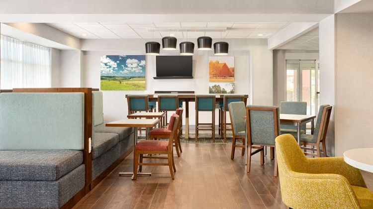 Hampton Inn Columbia Lobby
