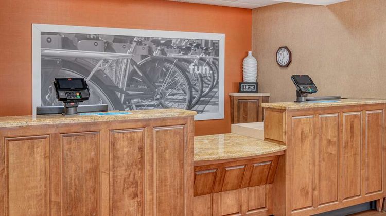 Hampton Inn Collinsville Lobby