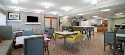 Hampton Inn Westport Lobby