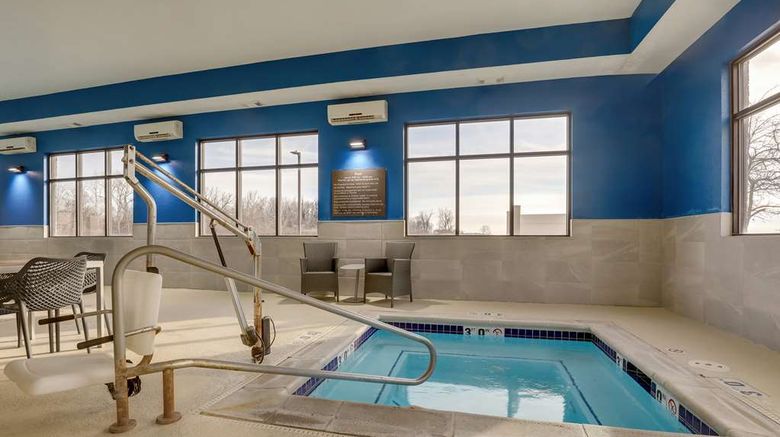 <b>Hampton Inn & Suites Edwardsville Recreation</b>. Images powered by <a href="https://iceportal.shijigroup.com/" title="IcePortal" target="_blank">IcePortal</a>.