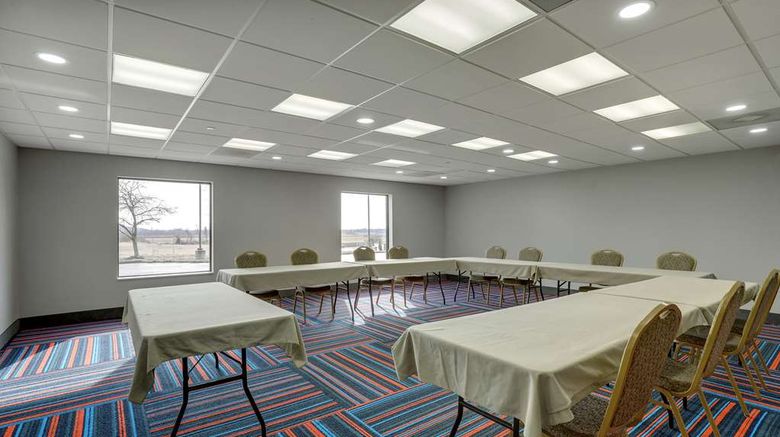 <b>Hampton Inn & Suites Edwardsville Meeting</b>. Images powered by <a href="https://iceportal.shijigroup.com/" title="IcePortal" target="_blank">IcePortal</a>.