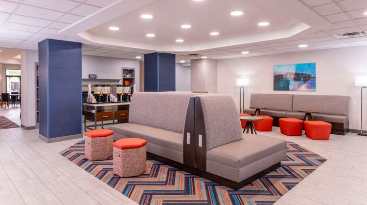 Hampton Inn & Stes St Louis Lobby