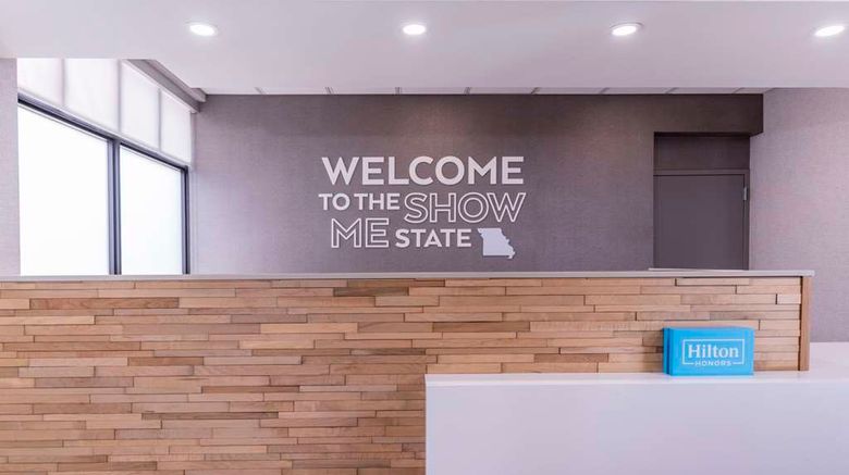 <b>Hampton Inn & Stes St Louis Lobby</b>. Images powered by <a href="https://iceportal.shijigroup.com/" title="IcePortal" target="_blank">IcePortal</a>.