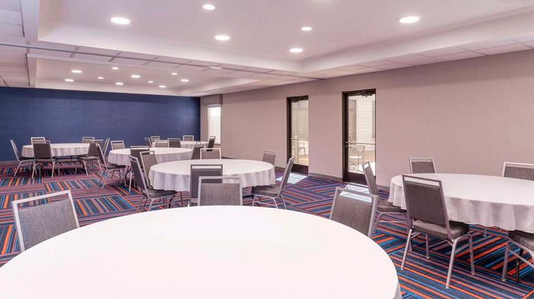 <b>Hampton Inn & Stes St Louis Meeting</b>. Images powered by <a href="https://iceportal.shijigroup.com/" title="IcePortal" target="_blank">IcePortal</a>.