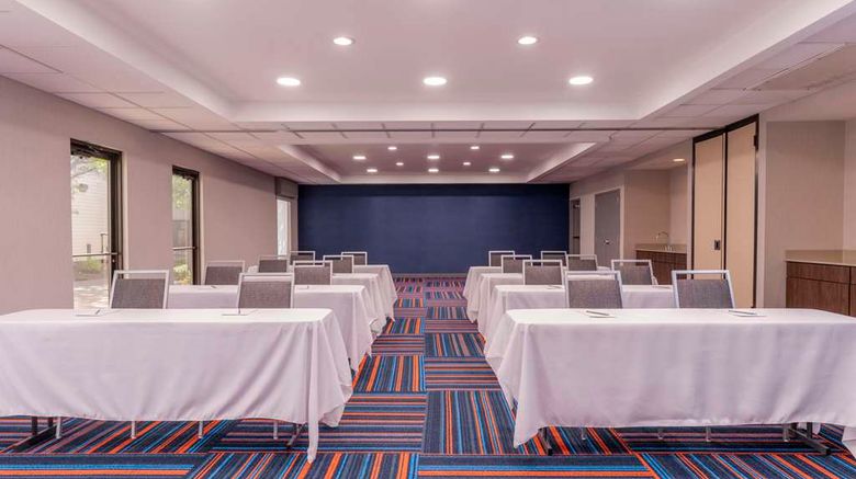 <b>Hampton Inn & Stes St Louis Meeting</b>. Images powered by <a href="https://iceportal.shijigroup.com/" title="IcePortal" target="_blank">IcePortal</a>.