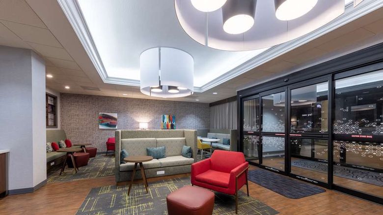 <b>Hampton Inn St. Robert/Ft Leonard Wood Lobby</b>. Images powered by <a href="https://iceportal.shijigroup.com/" title="IcePortal" target="_blank">IcePortal</a>.